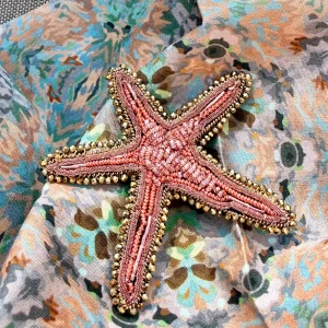 Broche étoile de mer brodée main broderie accessoires de mode Lyon foulard bandana