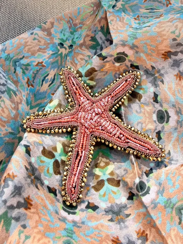 Broche étoile de mer brodée main broderie accessoires de mode Lyon foulard bandana