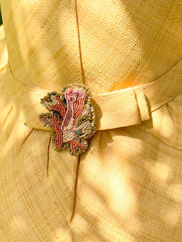 Broche brodée fait-main Corail Accessoires mode Lyon