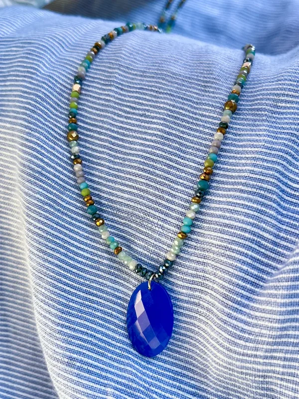 Collier fines perles de verre pendentif cristal bleu roi bijoux lyon