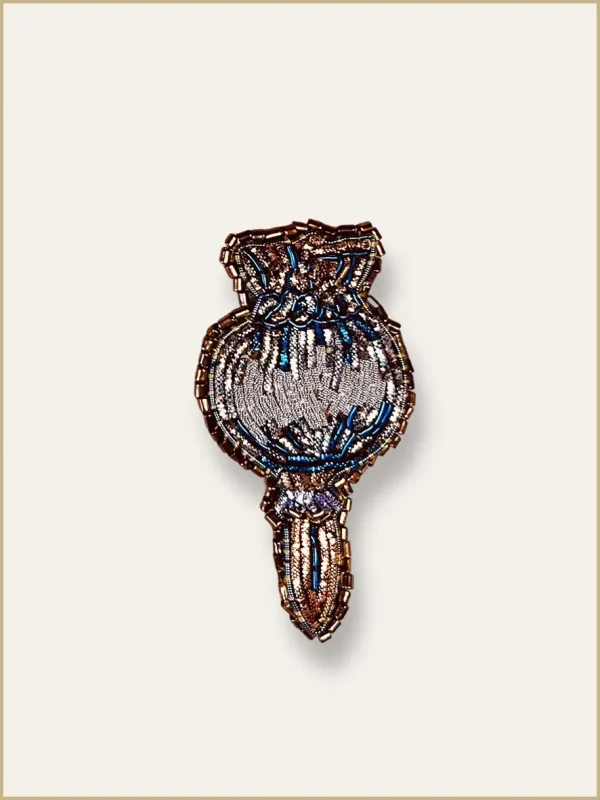 Broche brodee main graine pavot bleu doré perles accessoires mode Lyon