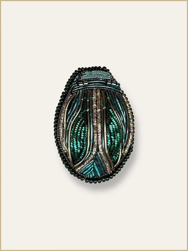 Broche brodee main scarabee vert perles noires accessoires mode Lyon