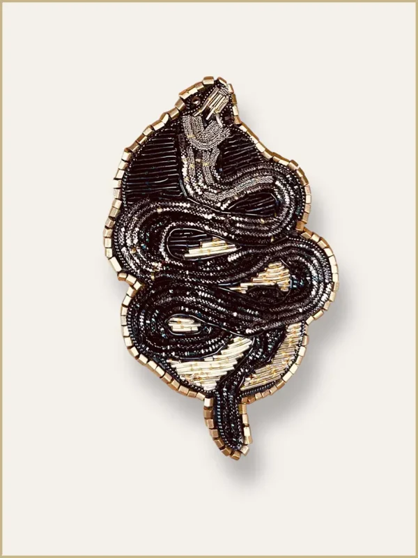 Broche brodée main serpent noir or lune perles accessoires mode Lyon