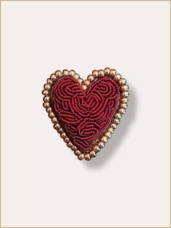 broche brodée coeur rose framboise accessoires Lyon