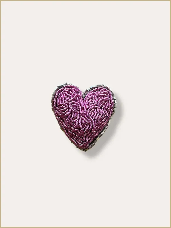 broche brodée coeur rose bonbon accessoires Lyon