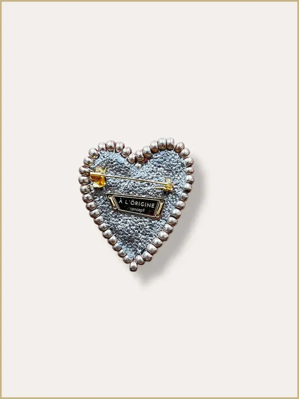 broche brodée coeur rouge accessoires Lyon