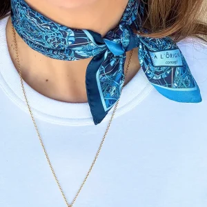 foulard soie bleu motif filet de peche gavroche accessoire de mode lyon