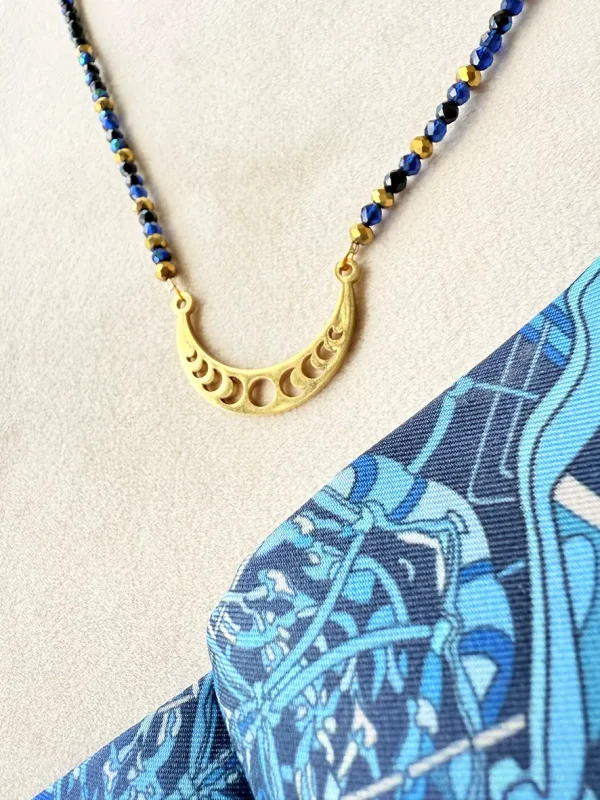 Collier pendentif cycle lunaire perles bleues Bijoux Lyon