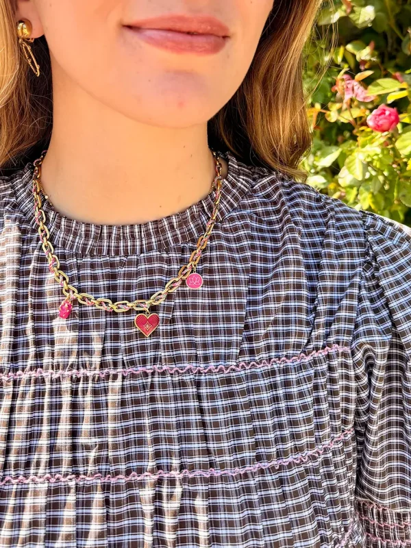 Collier chaine à breloques charms avec cordon fin rose fushia bijoux Lyon