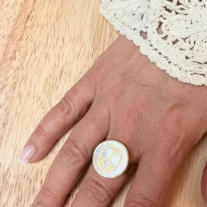 Bague ronde nacre gravée scarabée doré Lyon Bijoux