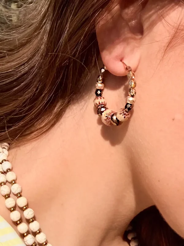 Créoles boucles d'oreilles perles de bohème beige et cuivrées Bijoux Lyon