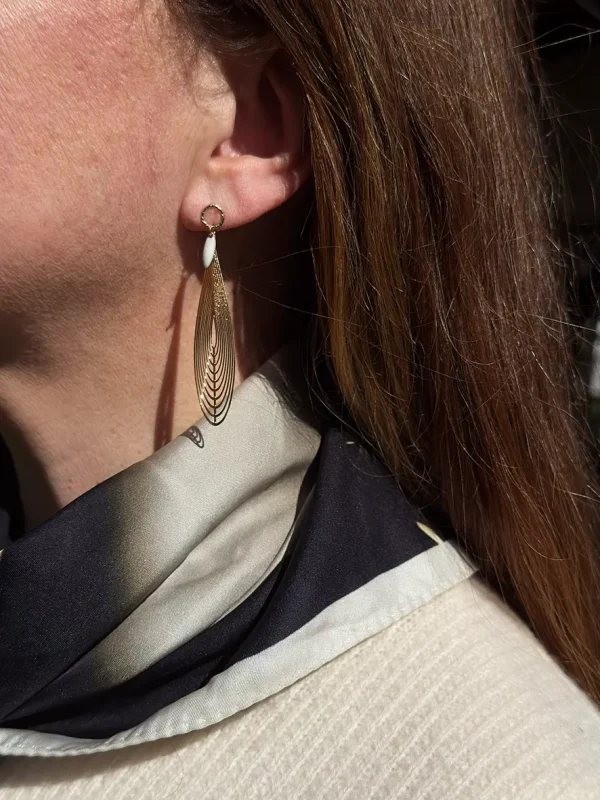 boucles d'oreilles légères modèle plume dorée acier inoxydable bijoux lyon foulard soie