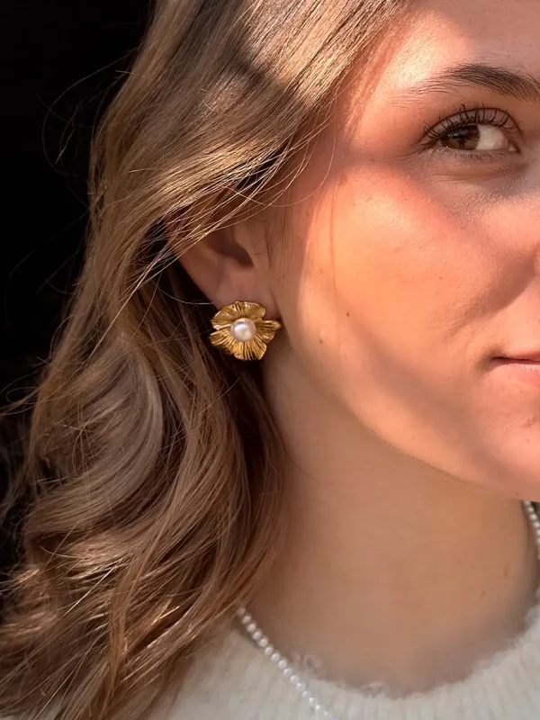 Clous d'oreilles dorés perle de nacre centrale Bijoux romantiques Lyon