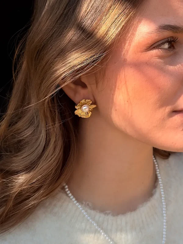 Clous d'oreilles dorés perle de nacre centrale Bijoux romantiques Lyon