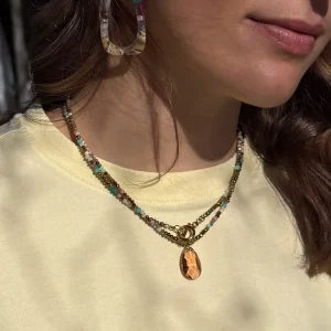 Collier modèle Meli Melo pastel pendentif cristal rose clair bijoux Lyon boucles d'oreilles légères mix pastel