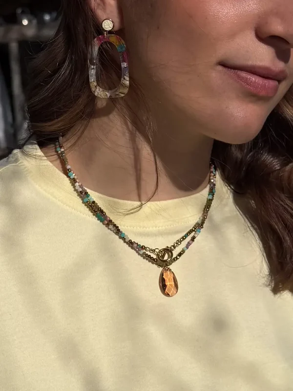 Collier modèle Meli Melo pastel pendentif cristal rose clair bijoux Lyon boucles d'oreilles légères mix pastel