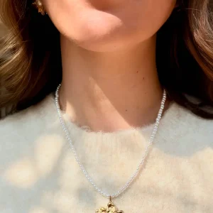 Collier petites perles de nacre pendentif fleur doré Bijoux Lyon
