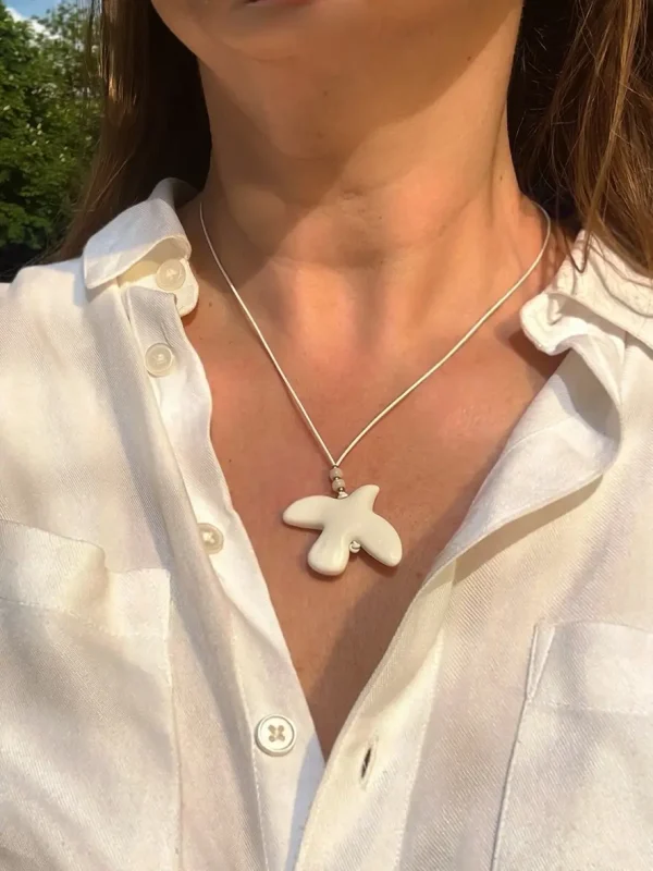 Collier avec pendentif colombe en céramique blanc bijoux Lyon