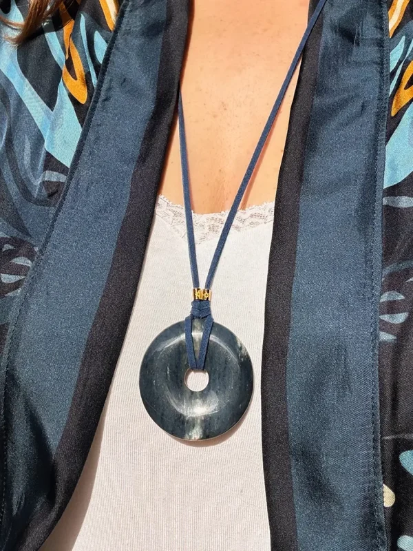 collier pendentif donut pierre naturelle bleue dumortiérite bijoux lyon