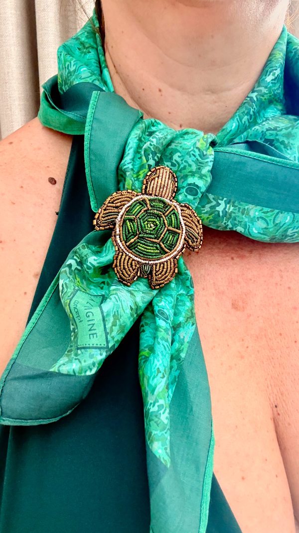 broche tortue verte brodée main broderie accessoires de mode Lyon foulard bandana